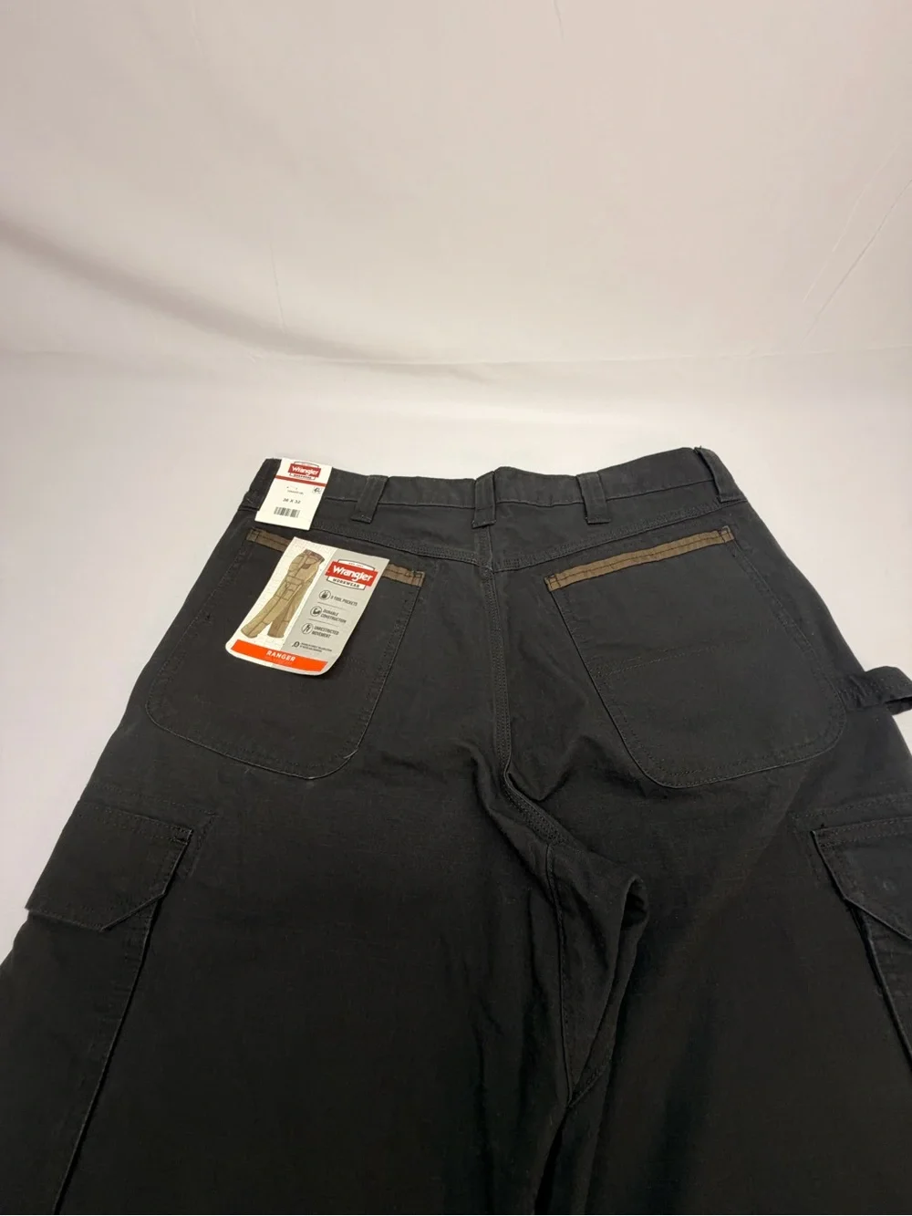 NWT Wrangler Workwear Ranger Relaxed Fit Cargo Pants Black 36x32